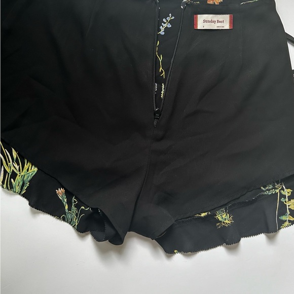 Aritzia Sunday Best black floral lined shorts with ruffled leg edges. Size 0 - Picture 7 of 7